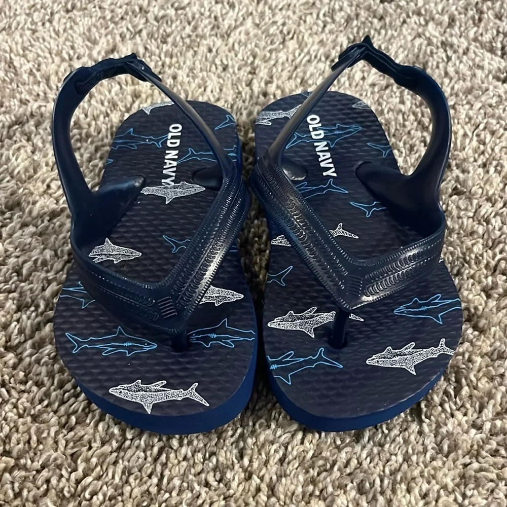 Old Navy Infant/Toddler‎ Shark Flip Flops with Heel Strap